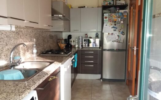 VILAJUIGA – Piso planta baja con patio.