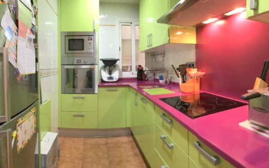 ROSES – Piso en el centro.