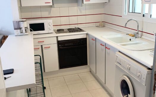 CENTRO- Bonito piso muy soleado