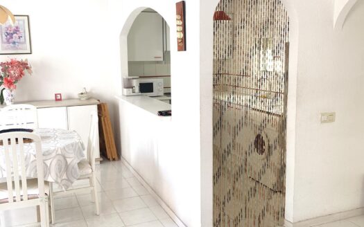 CENTRO- Bonito piso muy soleado