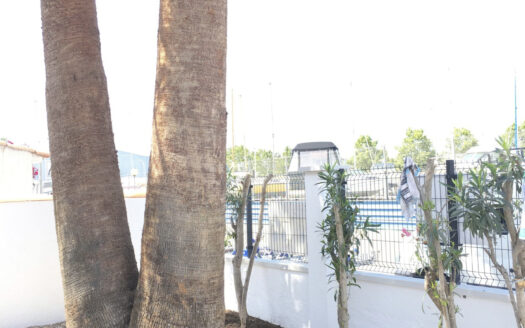 STA. MARGARITA – Moderna casa con pisicina comunitaria