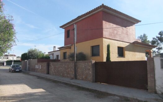 L’ESCALA- Casa de 5 habitaciones con piscina