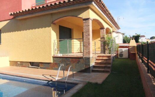 L’ESCALA- Casa de 5 habitaciones con piscina