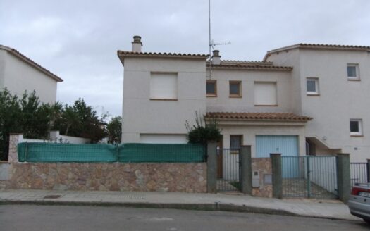 L’ESCALA – Casa pareada con piscina comunitaria