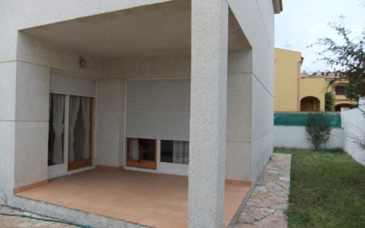 L’ESCALA – Casa pareada con piscina comunitaria