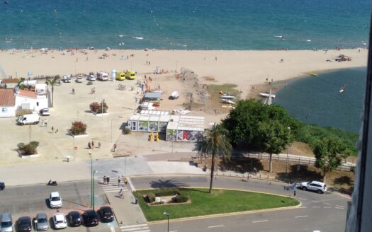 EMPURIABRAVA – Piso en primera linea de mar